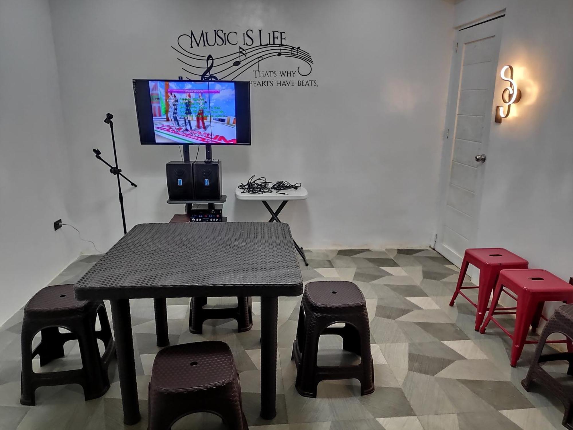 Tagaytay Staycation By Naya And Darla W Free Swimming Pool, Wifi & Netflix Tagaytay City Exterior foto