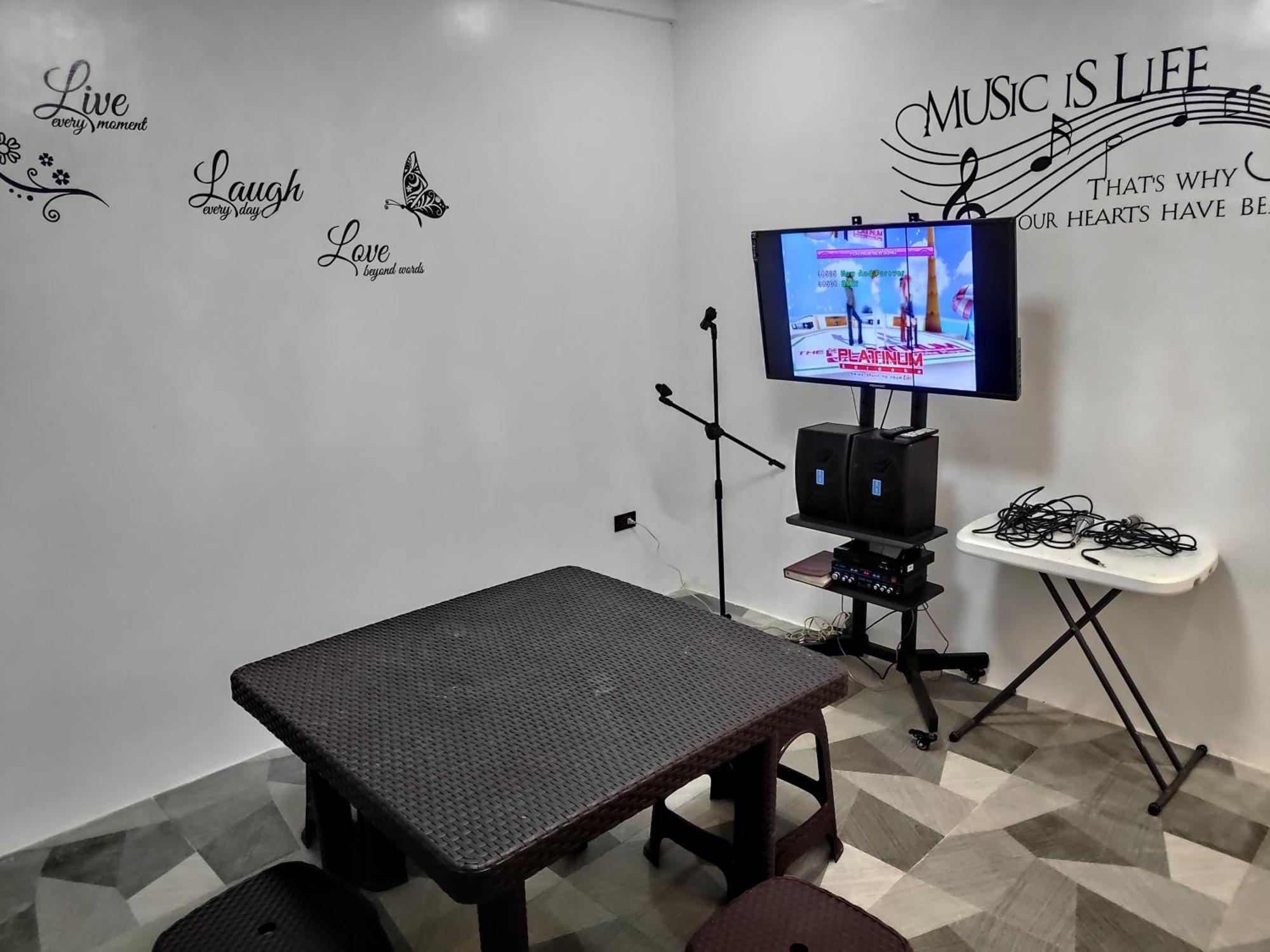 Tagaytay Staycation By Naya And Darla W Free Swimming Pool, Wifi & Netflix Tagaytay City Exterior foto